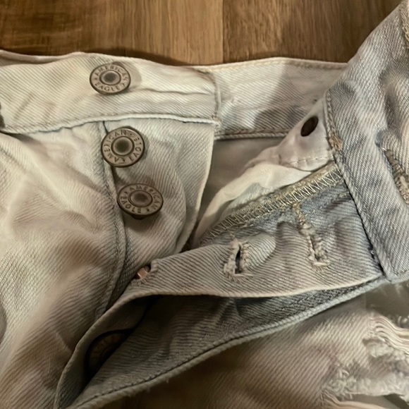 AEO 90’s Boyfriend Distressed Shorts 🤍 - Picture 15 of 17